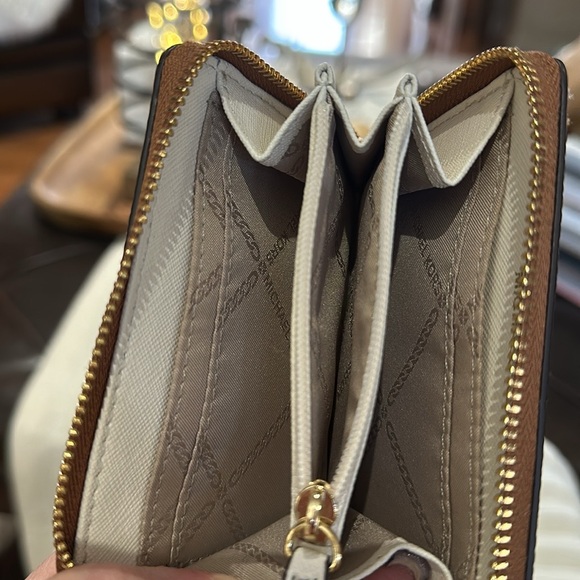 Authentic Michael Kors Women’s Small Jet Set Tri-Color Wallet, EUC - Picture 11 of 14